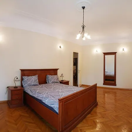 Dvornik Lux 1 Skopje